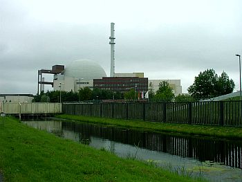 Zugangsbereich des Kernkraftwerkes Brockdorf mit Wassergraben