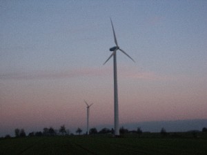Windkraftanlage in Abendstimmung